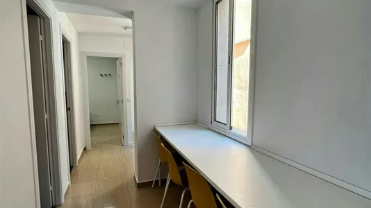 Rooms in Barcelona Ciutat Vella - photo 10