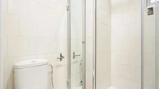 Rooms in Madrid Centro - photo 8