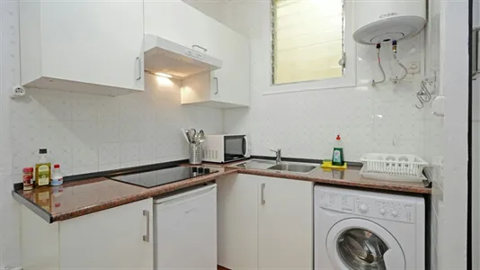 Rooms in Barcelona Ciutat Vella - photo 10