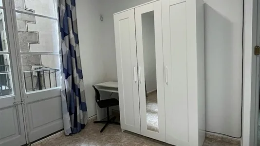 Rooms in Barcelona Ciutat Vella - photo 4