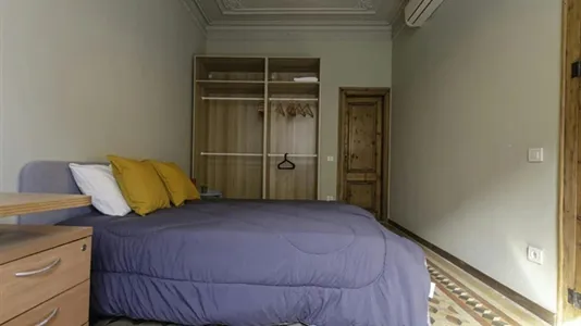 Rooms in Barcelona Eixample - photo 4
