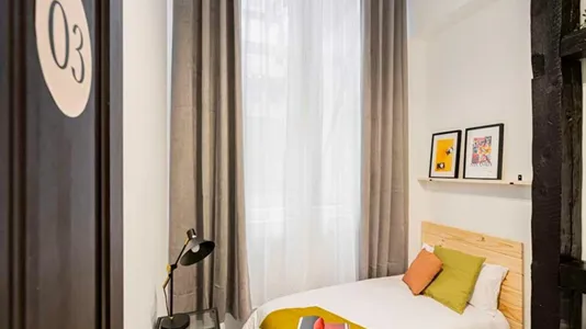 Rooms in Madrid Centro - photo 8