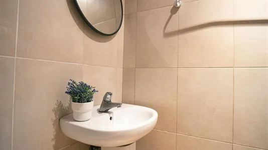 Rooms in Barcelona Ciutat Vella - photo 6