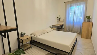 Room for rent in Roma Municipio VI – Roma Delle Torri, Rome