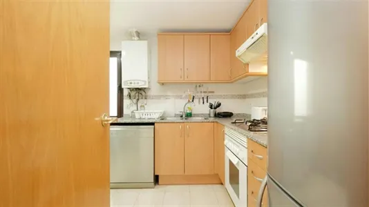 Rooms in Barcelona Ciutat Vella - photo 10