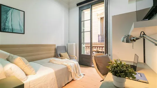Rooms in Barcelona Ciutat Vella - photo 2