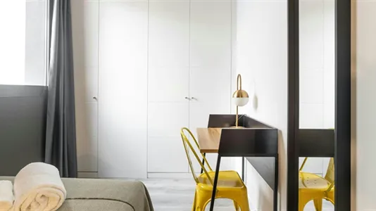 Rooms in Barcelona Ciutat Vella - photo 5