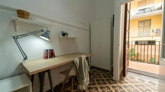 Rooms in Barcelona Ciutat Vella - photo 4