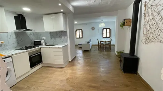 Houses in Calles - photo 7