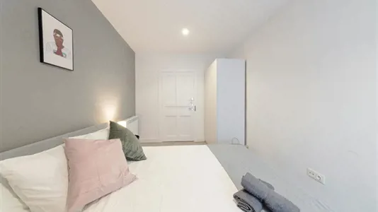Rooms in Madrid Centro - photo 3