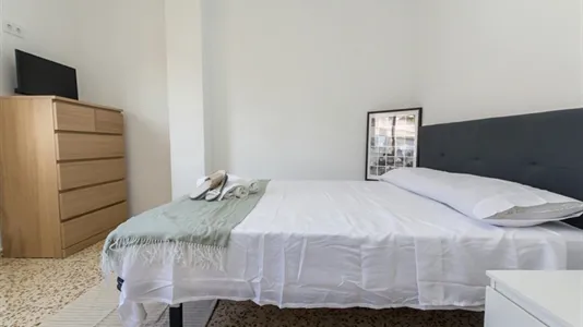 Rooms in Málaga - photo 4