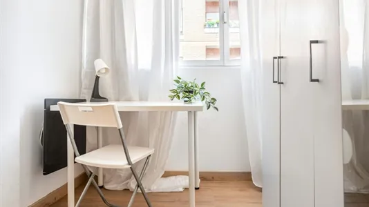 Rooms in Oviedo - photo 5