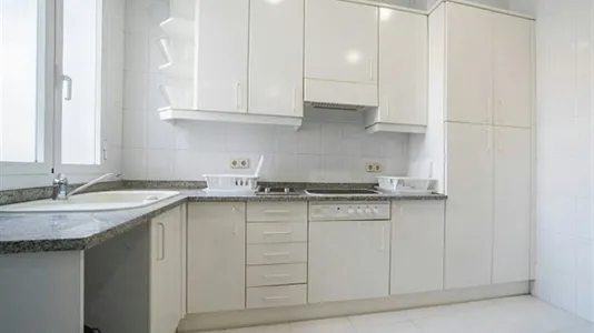 Rooms in Madrid Centro - photo 8