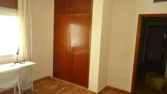 Rooms in Córdoba - photo 4