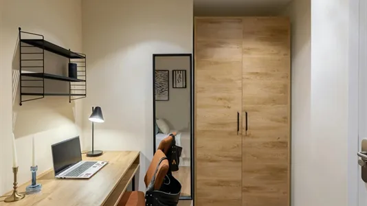 Rooms in Barcelona Eixample - photo 5