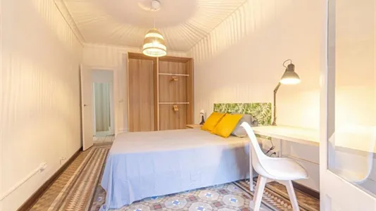 Rooms in Barcelona Eixample - photo 2