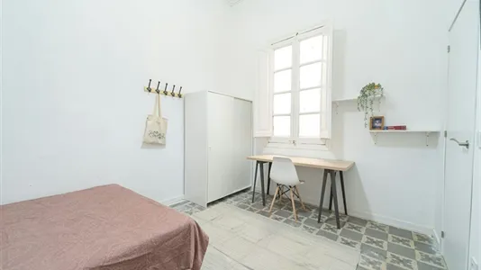 Rooms in Barcelona Ciutat Vella - photo 3
