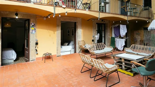 Rooms in Barcelona Ciutat Vella - photo 8