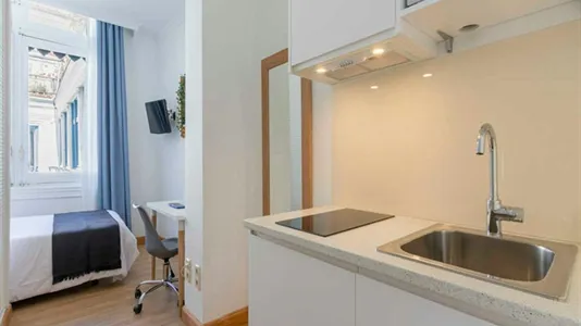 Rooms in Madrid Centro - photo 9