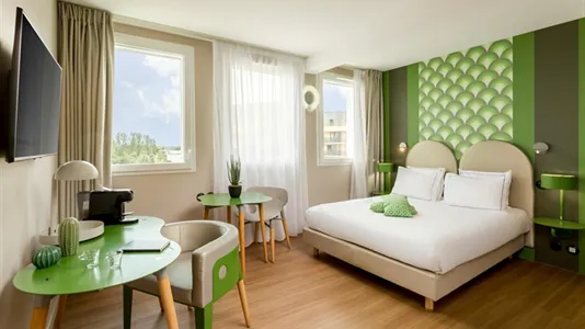 Apartments in Versailles - photo 5