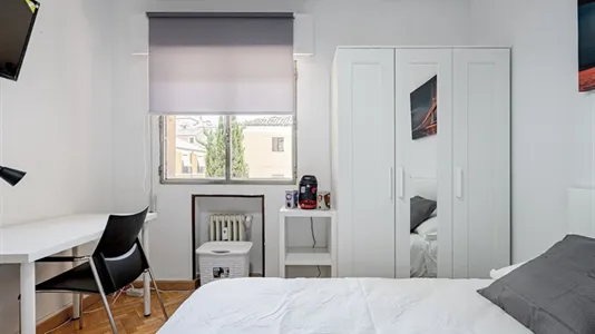 Rooms in Guadalajara - photo 4