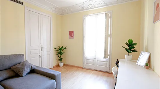 Rooms in Barcelona Eixample - photo 8