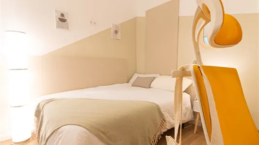 Rooms in Barcelona Ciutat Vella - photo 5