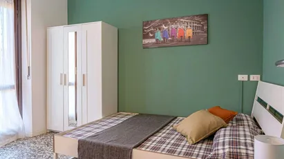 Room for rent in Milano Zona 2 - Stazione Centrale, Gorla, Turro, Greco, Crescenzago, Milan
