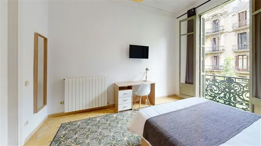 Rooms in Barcelona Eixample - photo 7