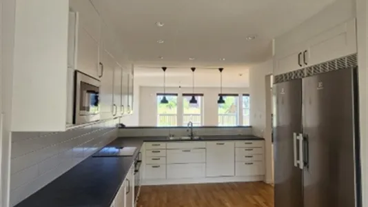 Houses in Upplands Väsby - photo 4