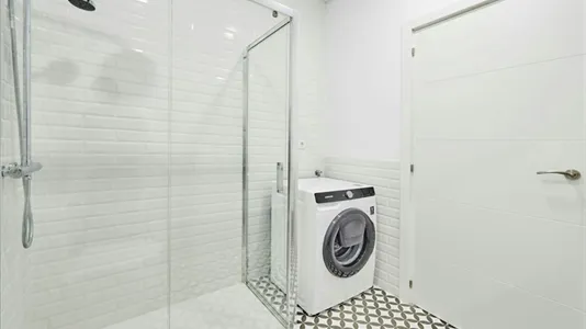 Rooms in Barcelona Ciutat Vella - photo 10