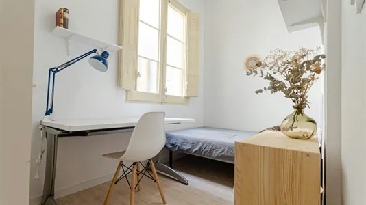 Rooms in Barcelona Ciutat Vella - photo 4