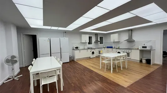 Rooms in Barcelona Eixample - photo 8