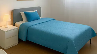 Room for rent in Milano Zona 8 - Fiera, Gallaratese, Quarto Oggiaro, Milan