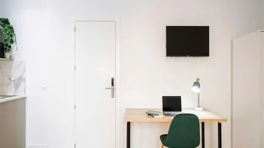 Rooms in Madrid Centro - photo 6