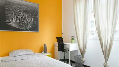 Room for rent in Milano Zona 6 - Barona, Lorenteggio, Milan