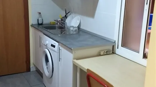 Rooms in Barcelona Ciutat Vella - photo 10