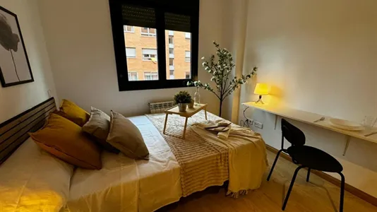 Rooms in El Encinar de los Reyes - photo 7