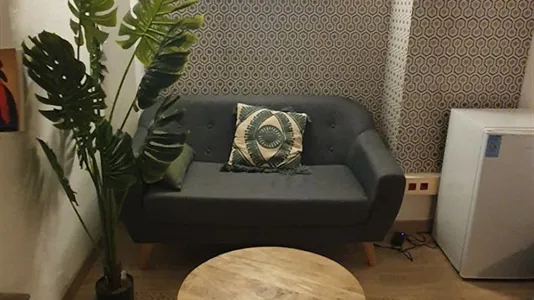 Rooms in Barcelona Eixample - photo 10