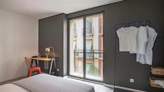 Rooms in Barcelona Ciutat Vella - photo 4