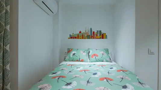 Rooms in Barcelona Ciutat Vella - photo 3