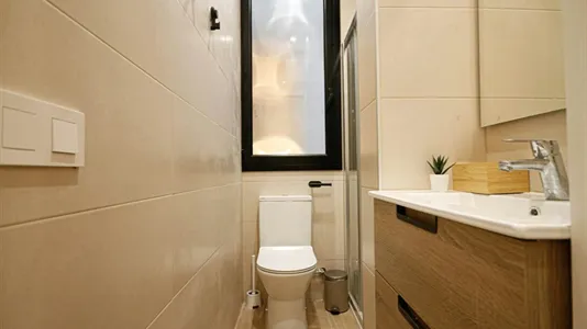 Rooms in Barcelona Ciutat Vella - photo 5