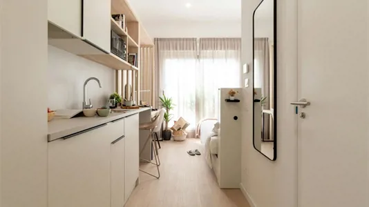 Rooms in Sevilla Triana - photo 1