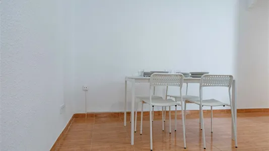 Rooms in el Camí de Vera - photo 7