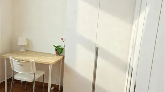 Rooms in Barcelona Sants-Montjuïc - photo 2