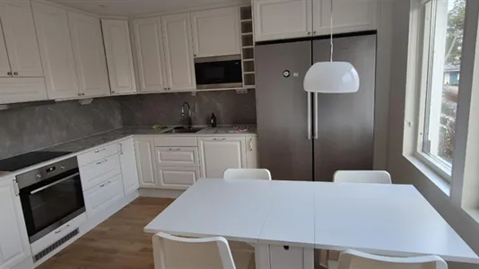 Houses in Sollentuna - photo 2