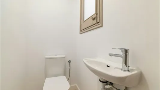 Rooms in Barcelona Ciutat Vella - photo 10