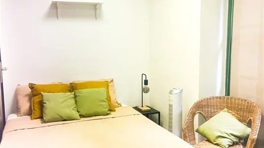 Rooms in Barcelona Ciutat Vella - photo 4