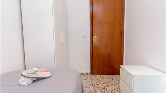 Rooms in Málaga - photo 4