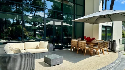 Houses in Almada - photo 4